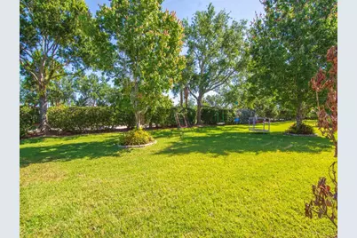 521 N Valencia Circle SW, Vero Beach, FL 32968 - Photo 19
