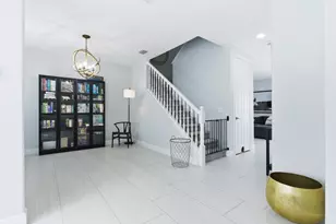 573 Cocoplum Dr Dr E, Jupiter, FL 33458 - Photo 3