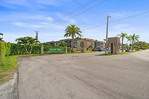 752 Lori Dr, Palm Springs, FL 33461 - Photo 33