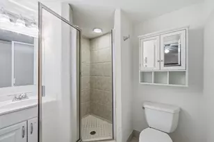 670 Tennis Club Dr, Fort Lauderdale, FL 33311 - Photo 7
