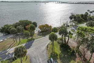 4220 NE Indian River Dr Dr, Jensen Beach, FL 34957 - Photo 3