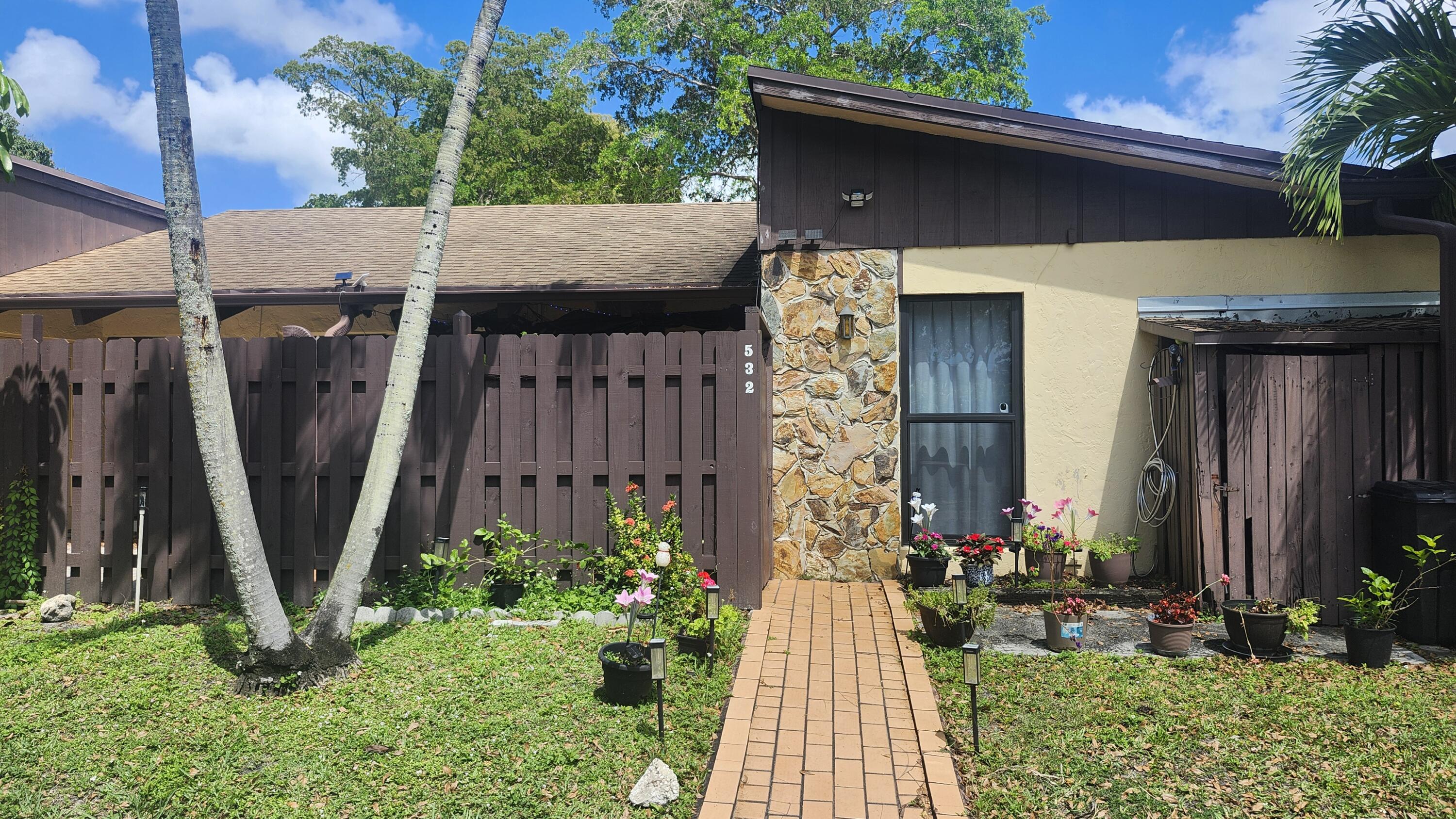 532 Briarwood Cir #2-48 main architectural view