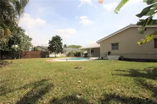 1122 NW 82nd Ave, Coral Springs, FL 33071 - Photo 21