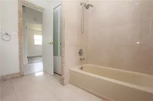 1122 NW 82nd Ave, Coral Springs, FL 33071 - Photo 17