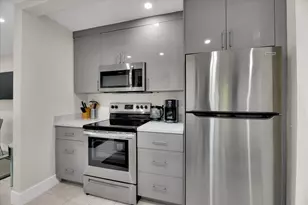 2633 NE 3rd Ave, Wilton Manors, FL 33334 - Photo 7
