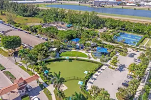 581 Blue Heron Dr, Hallandale Beach, FL 33009 - Photo 27