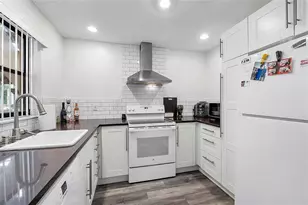 301 N Pine Island Rd, Plantation, FL 33324 - Photo 17