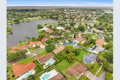 20301 NW 7th Street, Pembroke Pines, FL 33029 - Photo 41