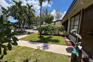 2260 Plum Ct, Pembroke Pines, FL 33026 - Photo 3