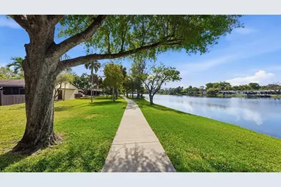 2260 Plum Court, Pembroke Pines, FL 33026 - Photo 31