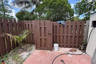 1650 Forest Lakes Cir, West Palm Beach, FL 33406 - Photo 19
