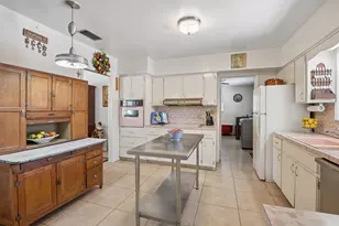 4011 SW 2nd St, Plantation, FL 33317 - Photo 15