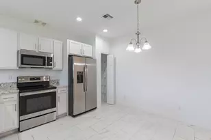 696 NE Waters Edge Ln, Port Saint Lucie, FL 34983 - Photo 5