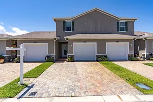 696 NE Waters Edge Ln, Port Saint Lucie, FL 34983 - Photo 3