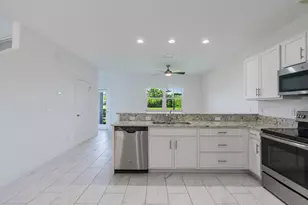 696 NE Waters Edge Ln, Port Saint Lucie, FL 34983 - Photo 7