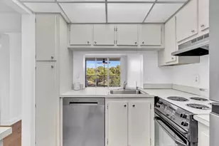 9470 Poinciana Pl, Davie, FL 33324 - Photo 15