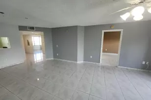 601 SW 142nd Ave SW, Pembroke Pines, FL 33027 - Photo 9