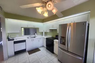 601 SW 142nd Ave SW, Pembroke Pines, FL 33027 - Photo 11