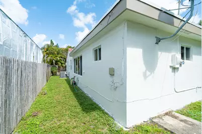 820 SW 18th Court, Fort Lauderdale, FL 33315 - Photo 29