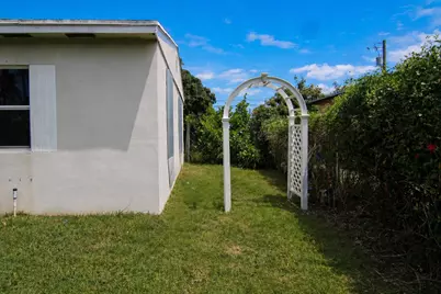 1110 14th Court S, Lake Worth Beach, FL 33460 - Photo 23