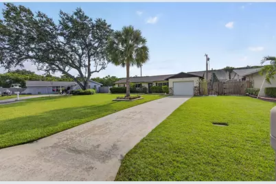 9820 Jonquil Circle N, Palm Beach Gardens, FL 33410 - Photo 3