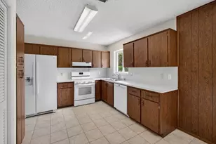 9820 Jonquil Cir N, Palm Beach Gardens, FL 33410 - Photo 5