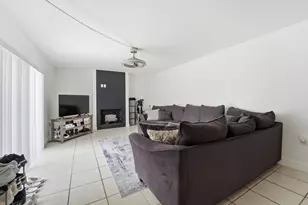 317 3rd Ct, Palm Beach Gardens, FL 33410 - Photo 5