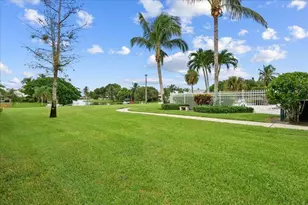 12875 Spinnaker Ln, Wellington, FL 33414 - Photo 23