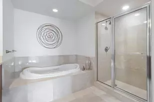 2650 Lake Shore Dr, Riviera Beach, FL 33404 - Photo 17