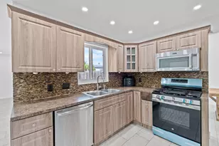 11831 NW 38th Pl, Sunrise, FL 33323 - Photo 17