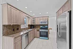 11831 NW 38th Pl, Sunrise, FL 33323 - Photo 15