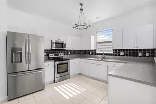 9002 SW 214th Ln, Cutler Bay, FL 33189 - Photo 5