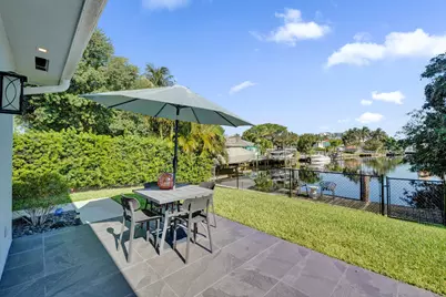 381 SE 3rd Street, Pompano Beach, FL 33060 - Photo 15