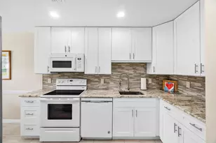 24 Stratford Dr E, Boynton Beach, FL 33436 - Photo 3