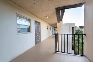 9230 Lagoon Pl N, Davie, FL 33324 - Photo 3