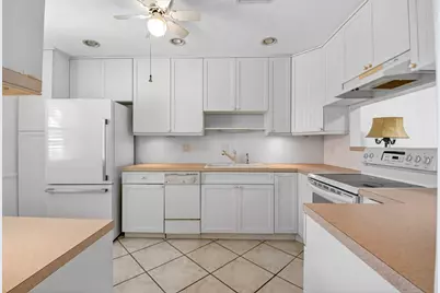2886 E Fernley Dr Drive E #9, West Palm Beach, FL 33415 - Photo 9