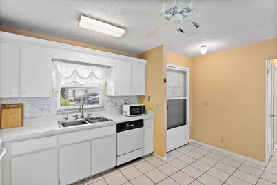 6531 SE Federal Highway #M112, Stuart, FL 34997 - Photo 9