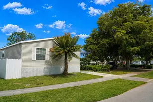 620 NW 215th Ave, Pembroke Pines, FL 33029 - Photo 3