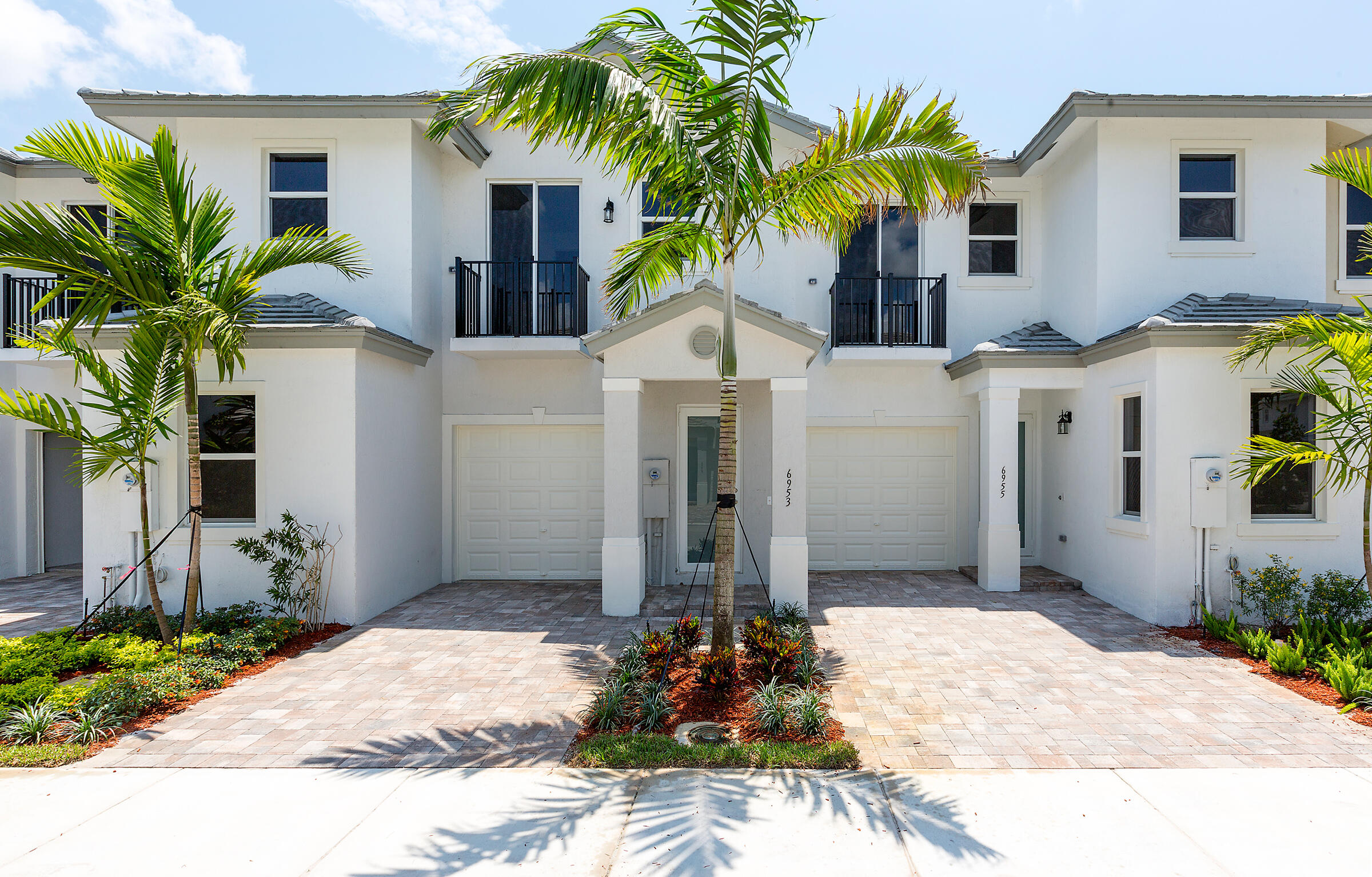 6979 Pines Cir #35 main architectural view