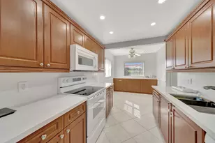 13001 SW 15th Ct, Pembroke Pines, FL 33027 - Photo 9