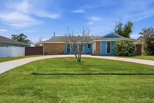 814 SE Celtic Ave, Port Saint Lucie, FL 34983 - Photo 1