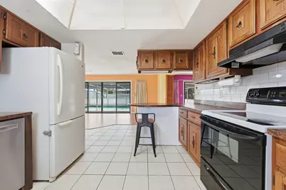814 SE Celtic Avenue, Port Saint Lucie, FL 34983 - Photo 11