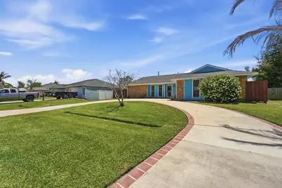 814 SE Celtic Avenue, Port Saint Lucie, FL 34983 - Photo 3
