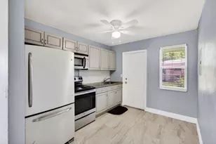240 SW 15th Ave, Delray Beach, FL 33444 - Photo 9