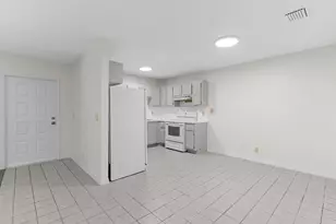 13868 York Ct, Wellington, FL 33414 - Photo 9