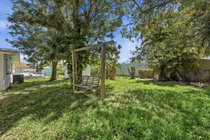 1804 Bayshore Dr, Fort Pierce, FL 34949 - Photo 25