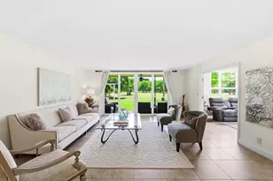 3800 Oaks Clubhouse Dr, Pompano Beach, FL 33069 - Photo 9