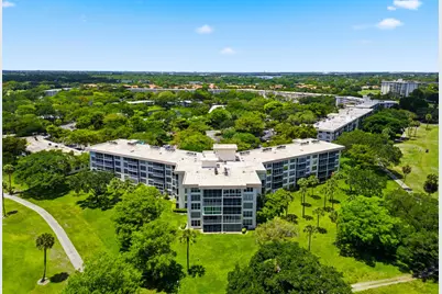 3800 Oaks Clubhouse Drive #106, Pompano Beach, FL 33069 - Photo 3