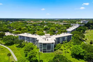 3800 Oaks Clubhouse Dr, Pompano Beach, FL 33069 - Photo 3