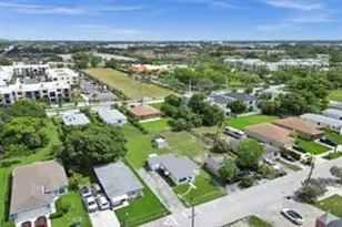 2055 NW 8th St, Pompano Beach, FL 33069 - Photo 7